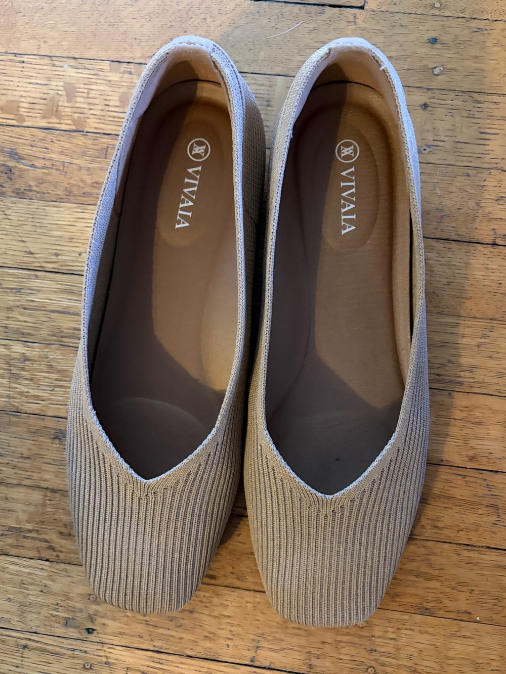 Vivaia Square Toe, V Cut Flats (Margot 2.0)  | Size 8 WIDE